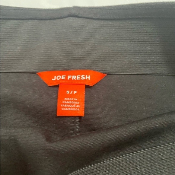 🖤 Sleek and Stylish: Women's Black Pencil Skirt by Joe Fresh,  Size Small 🖤 - Picture 7 of 9